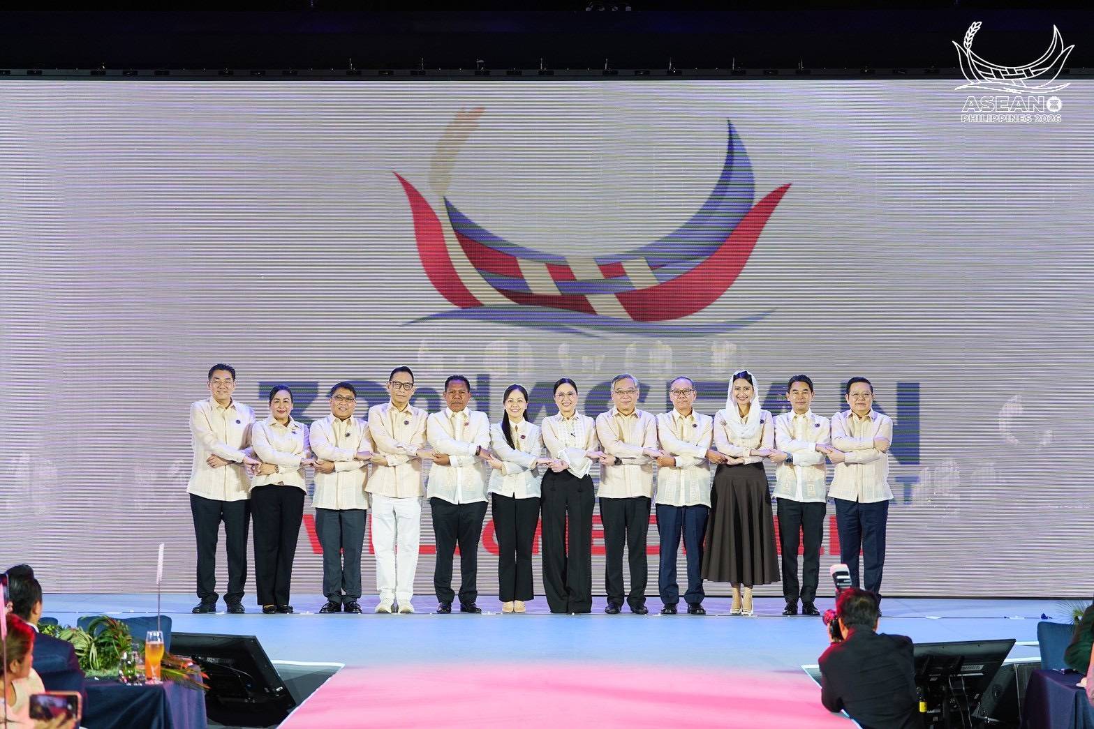 รัฐมนตรีเศรษฐกิจอาเซียนออกแถลงการณ์ร่วมรับมือการค้าโลกผันผวน  เน้นรักษาความมั่นคงพลังงานและห่วงโซ่อุปทาน พร้อมยืนยันเศรษฐกิจภูมิภาคเติบโตต่อเนื่อง 